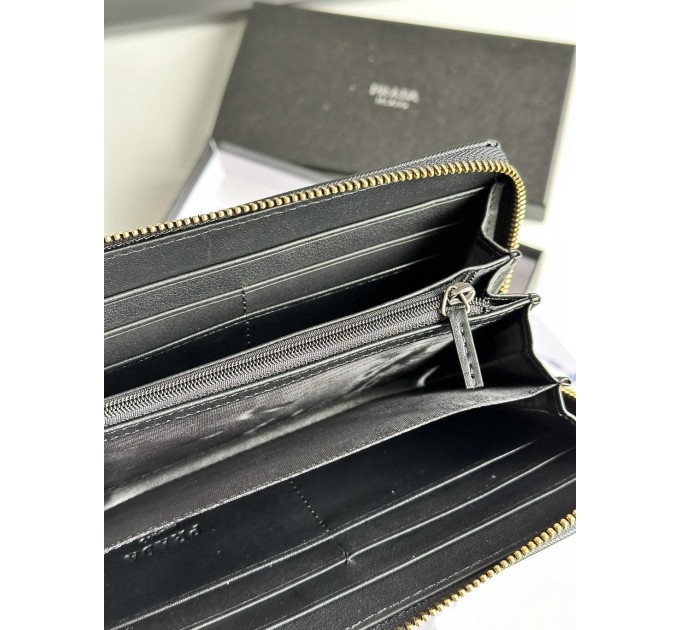 Клатч Prada Round Zippy: текстурна шкіра Nero Black