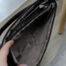 Містка чорна крос-боді з продуманою організацією